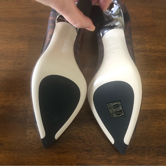 NIB $850 Fendi Colibri Logo Pointed Toe Pump in size 5 US / 35.5 EU! - Picture 6 of 11